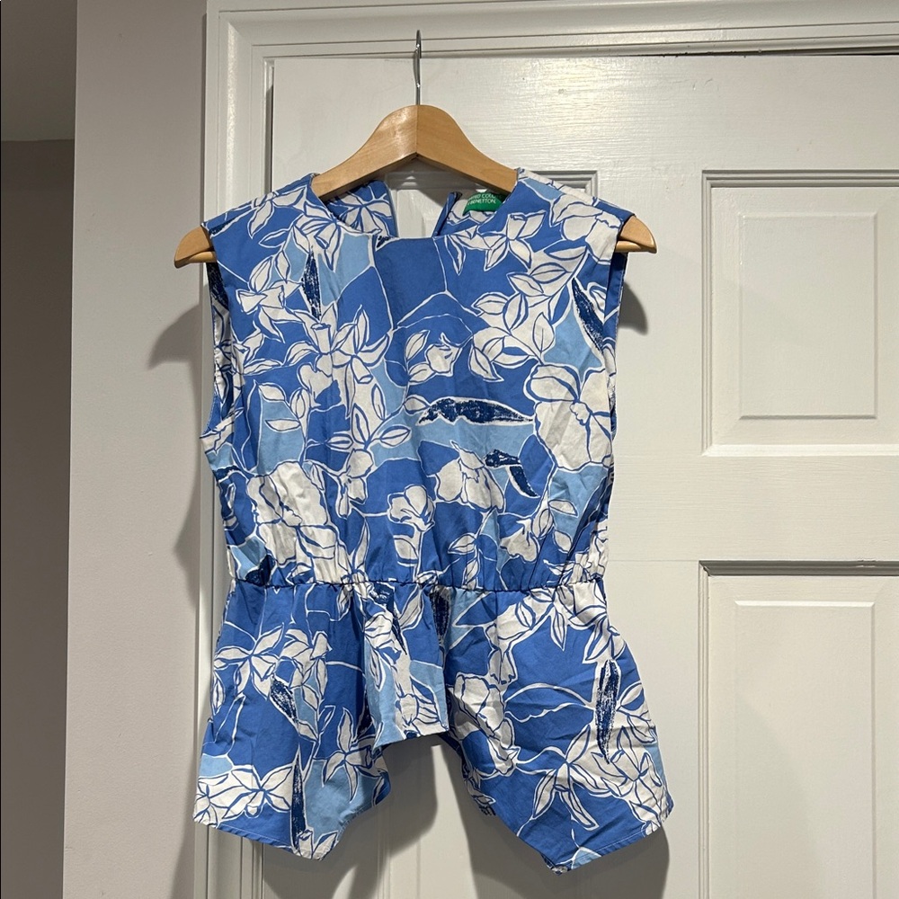 United Colors Of Benetton Blue and White Floral Blouse y.